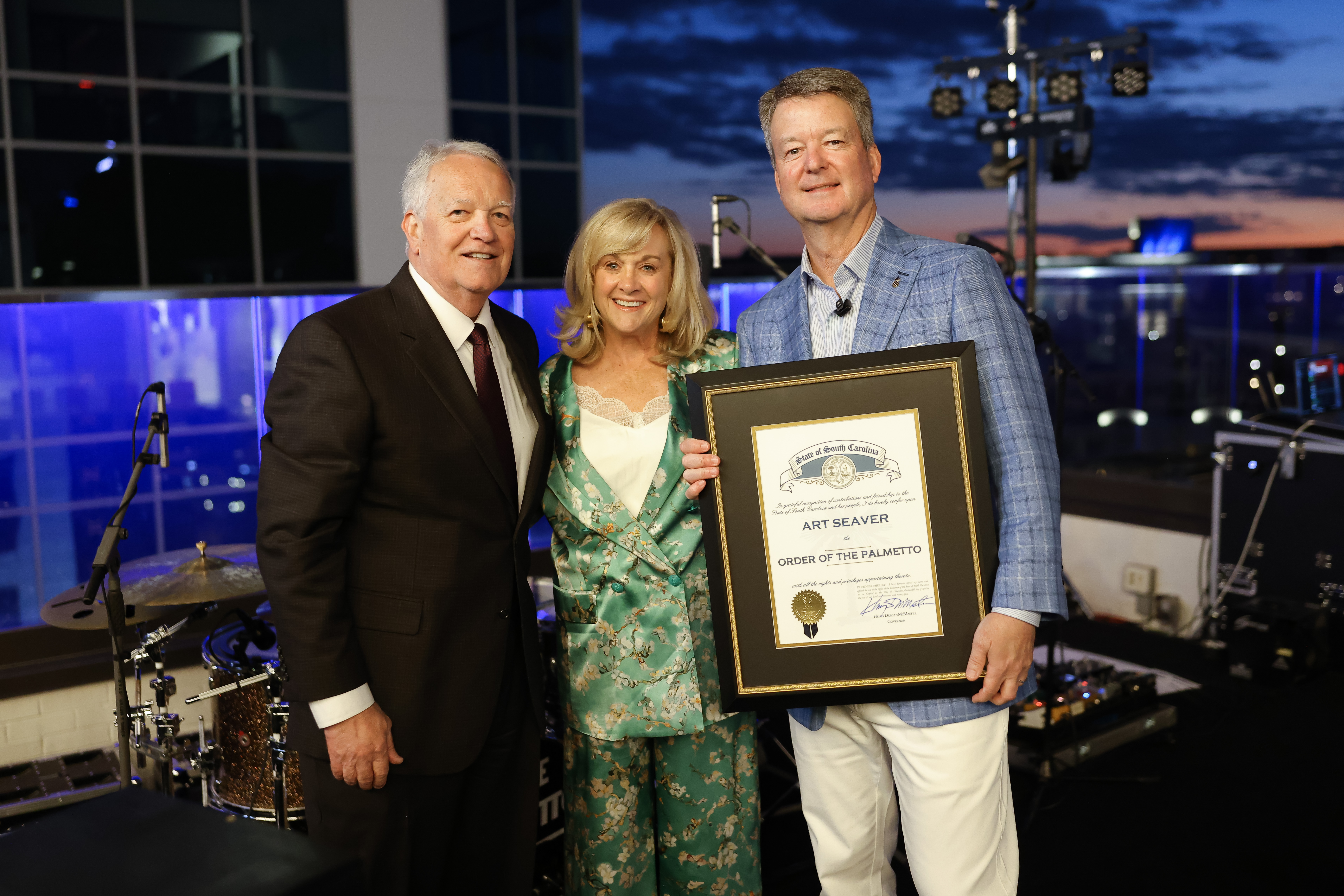 Jimmy Orders presents the Order of the Palmetto to Art Seaver with his wife, Sally Seaver, in attendance..